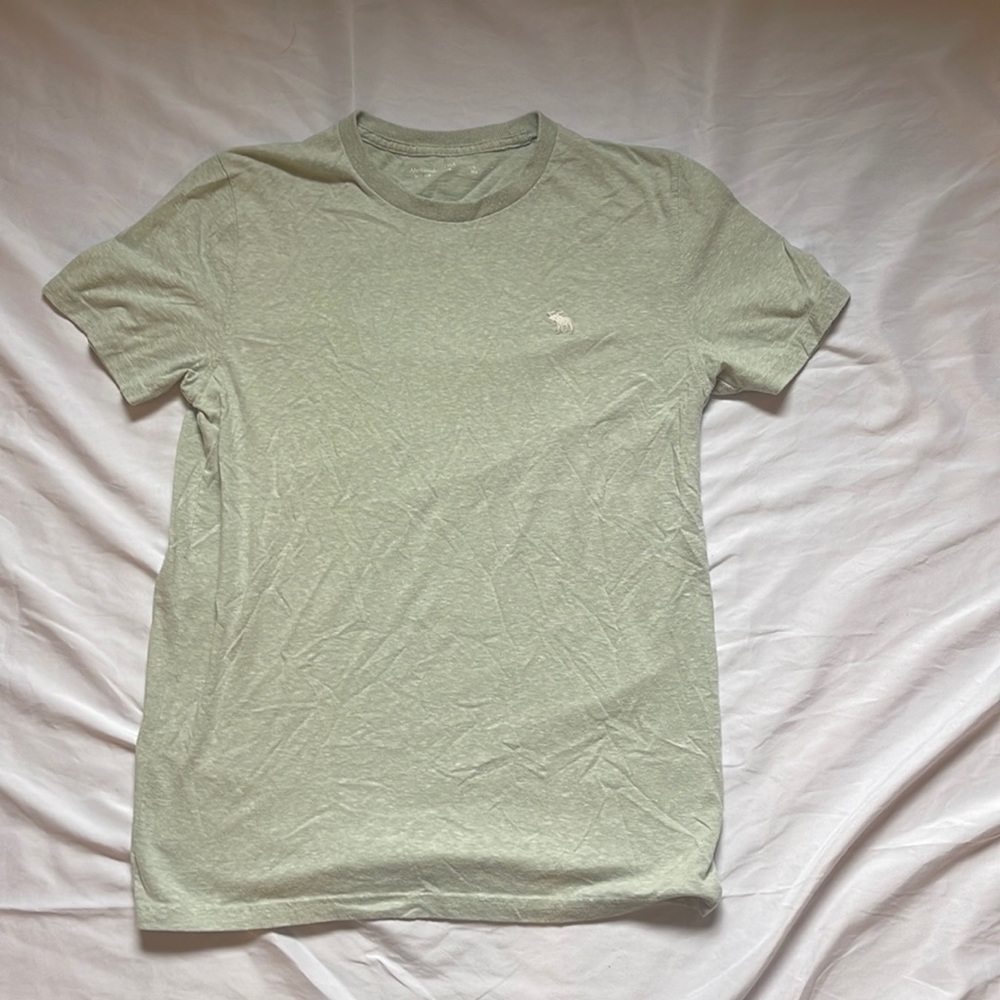 size small abercrombie and fitch tee